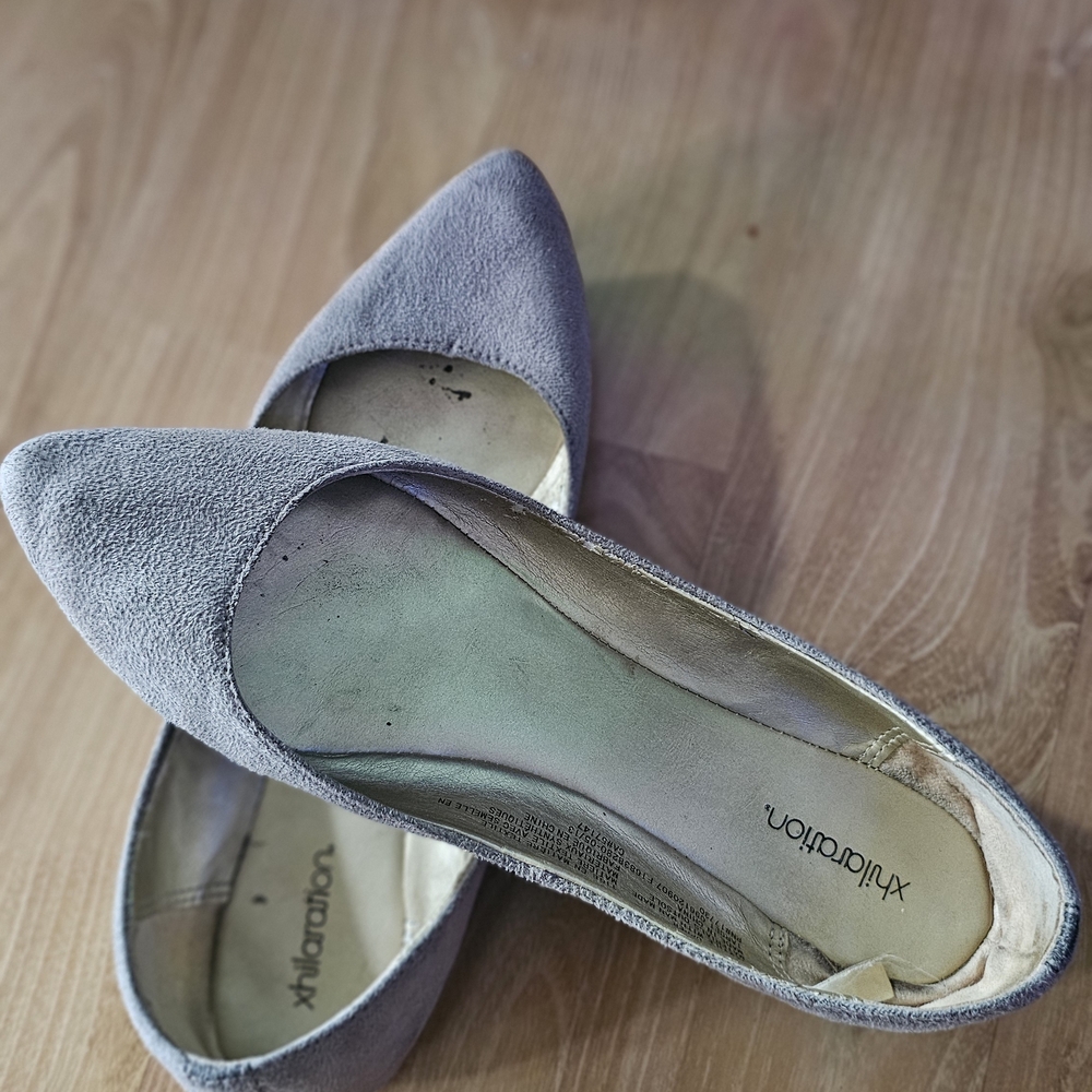 Xhilaration Women's Suede Gray Flats